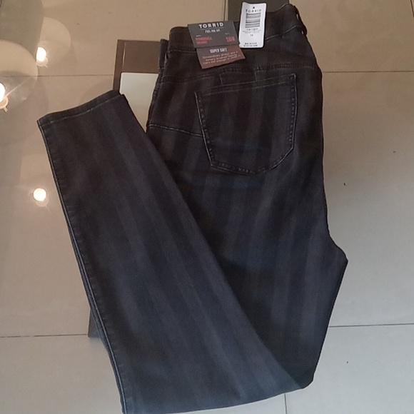 Bombshell Skinny Super Soft Pants Torrid size 1, 1X, 14-16 - Picture 8 of 8